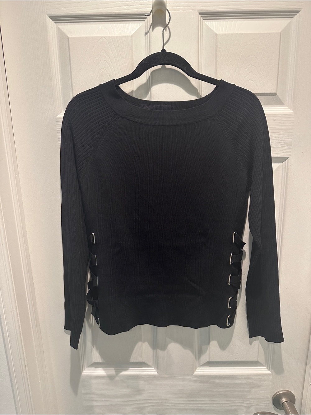 Black Women's Side-Buckle Pullover Top - OS
